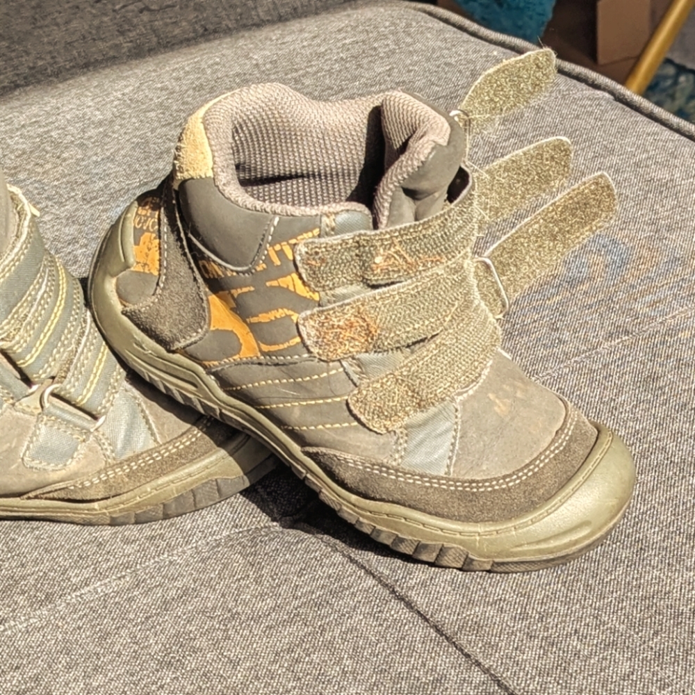Uovo high top hiking boot
